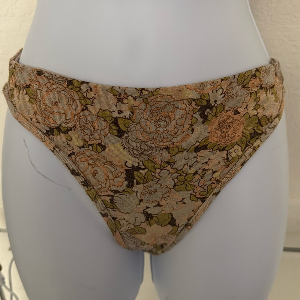 Revel Rey Boho Cora Meadow Bloom Bikini Bottom size XS in great pre-owned cond